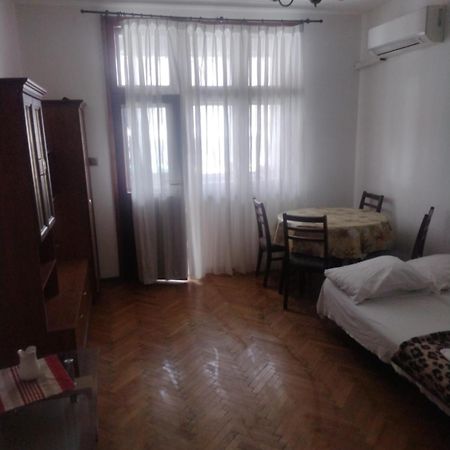 Appartement 27 Юли 3 Бюджет à Varna Extérieur photo