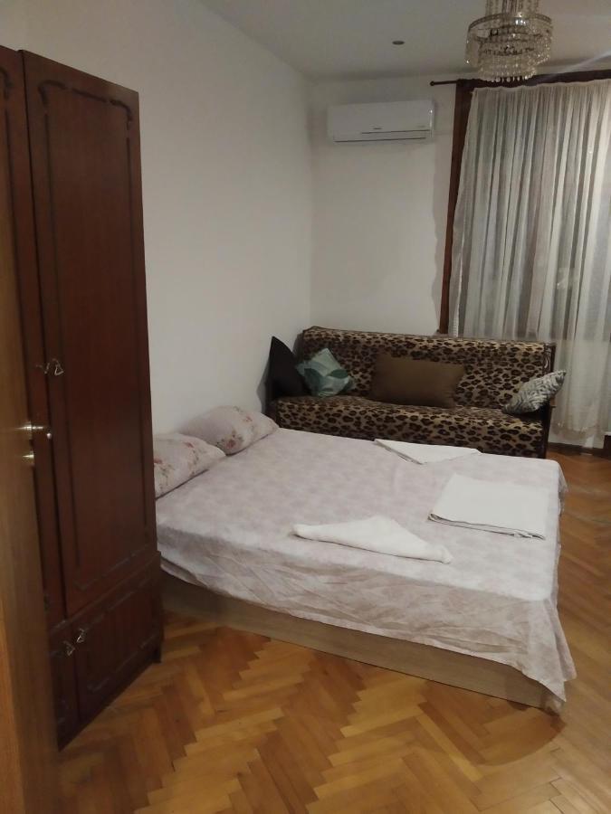 Appartement 27 Юли 3 Бюджет à Varna Extérieur photo